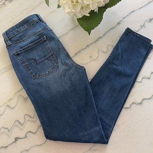 American Eagle | Medium Wash Next Level Stretch Super High Rise Jegging | 8 Long